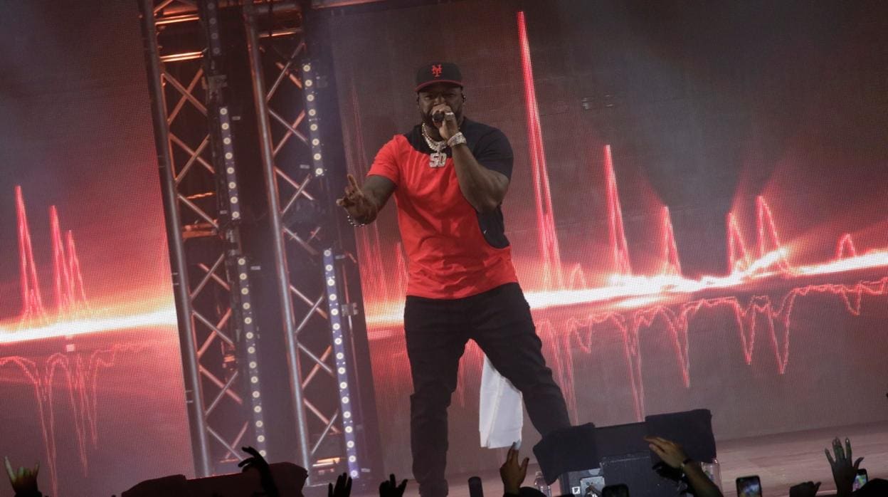 50 Cent despacha en Sevilla un espectáculo de apenas una hora y cuarto pero repleto de himnos propios del hip hop