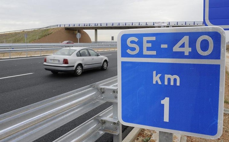 El informe del Gobierno justifica la opción del puente en la SE-40 por «costes, plazos e impacto» y dice que estará en 2028