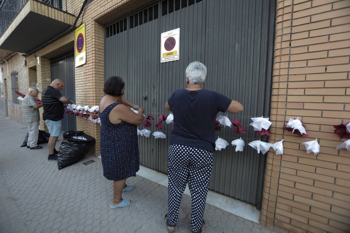 El barrio sevillano del Cerro del Águila se prepara para la salida extraordinaria de la Virgen de los Dolores