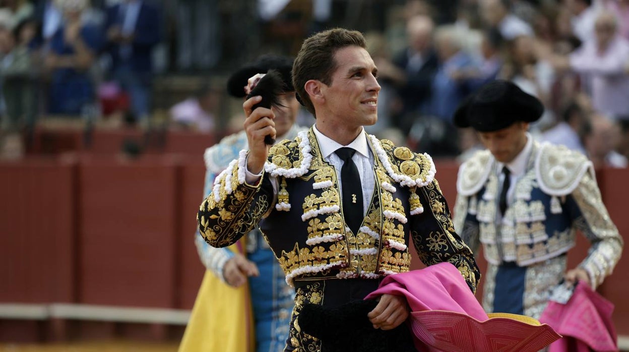 Las imágenes de la última corrida de la Feria de San Miguel de Sevilla 2022 con Morante, Marín y Aguado