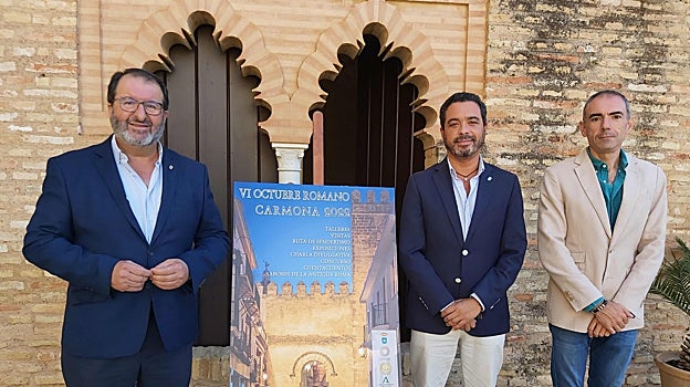 Juan Ávila, Ramón Gavira y José Ildefonso Ruiz Cecilia durante la presentación del 'Octubre Romano en Carmona'