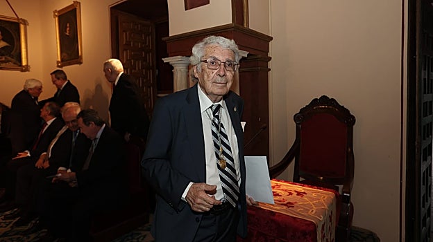 Rafael Manzano antes de comenzar el acto