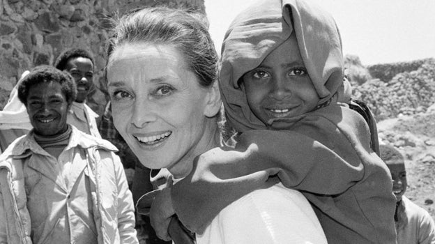 La actriz Audrey Hepburn como embajadora de Unicef