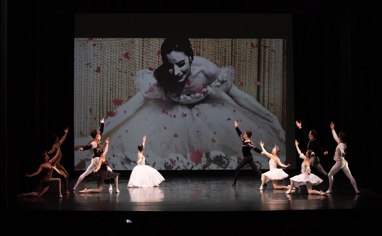 Uno de los momentos de la gala homenaje a la mítica bailarina cubana, Alicia Alonso