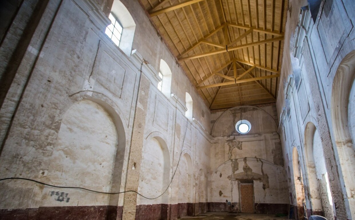 El interior de la iglesia de San Laureano tras la sustitución de la cubierta