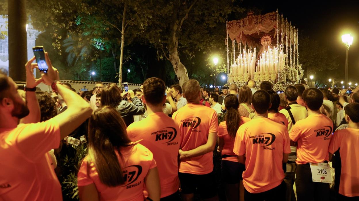 La Carrera Nocturna, una experiencia que Sevilla no se quiso perder