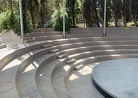 Imagen secundaria 1 - Avanzan las obras de la nueva plaza bioclimatizada en la calle Thomas Alva Edison