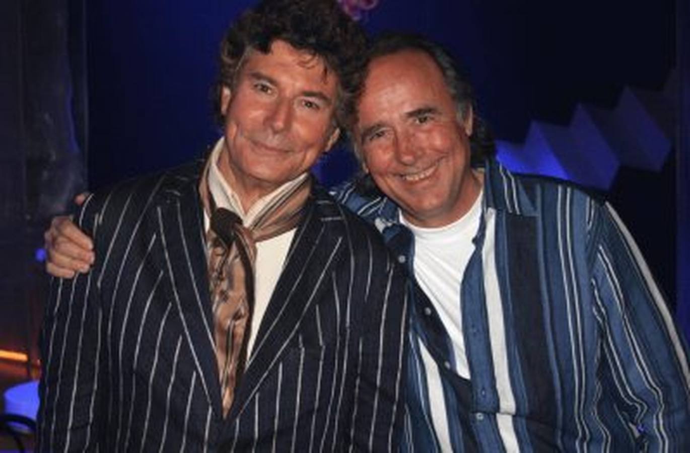 Quintero posa con el cantautor Joan Manuel Serrat