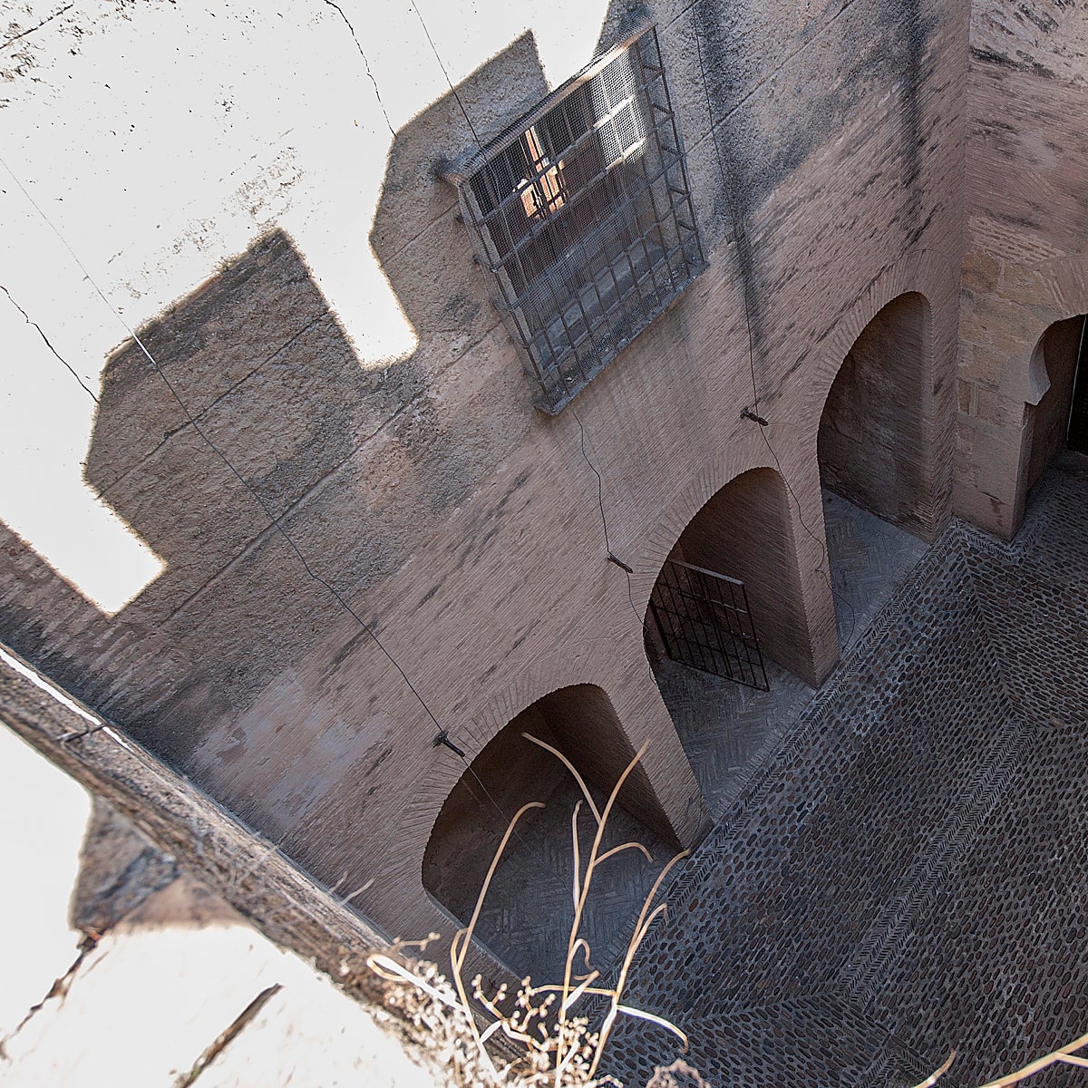 Patrimonio aprueba la restauración en Sevilla de la Puerta de Córdoba y la iglesia de San Hermenegildo