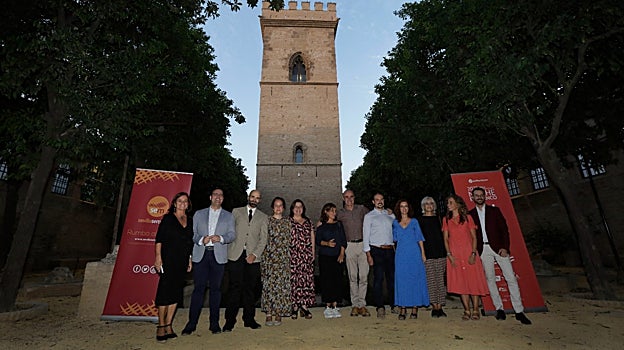 El alcalde Antonio Muñoz, junto a otros representantes de instituciones y organizadores de la Noche en Blanco 2022