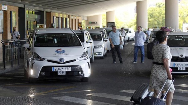 El Ayuntamiento pide ideas para la nueva ordenanza del taxi en Sevilla