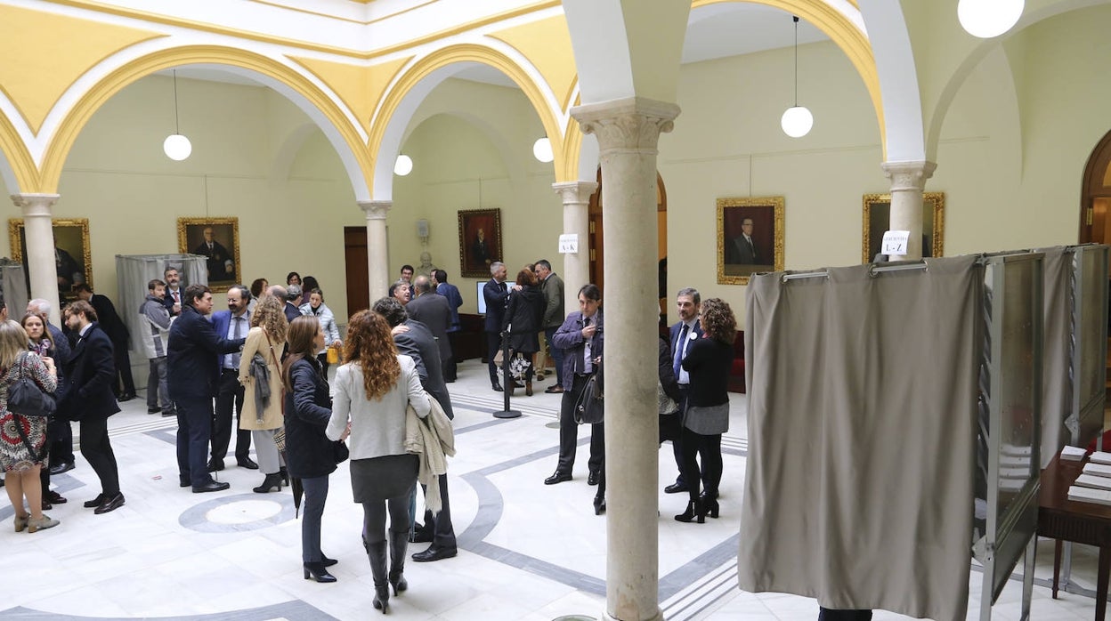 La carrera para ser decano de los abogados de Sevilla coge ritmo