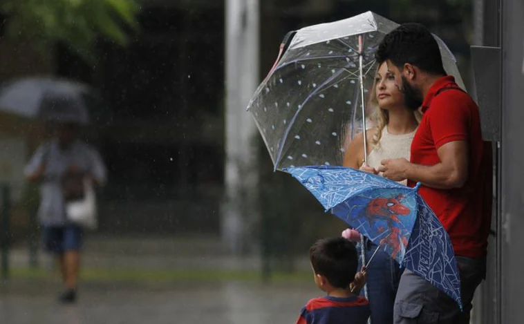 El tiempo en Sevilla: avisos por tormentas y lluvias que descargarán con fuerza un día más