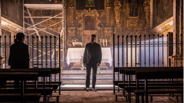 Alicia Borrachero y Richard Armitage en la iglesia del convento de las franciscanas concepcionistas de Carmona