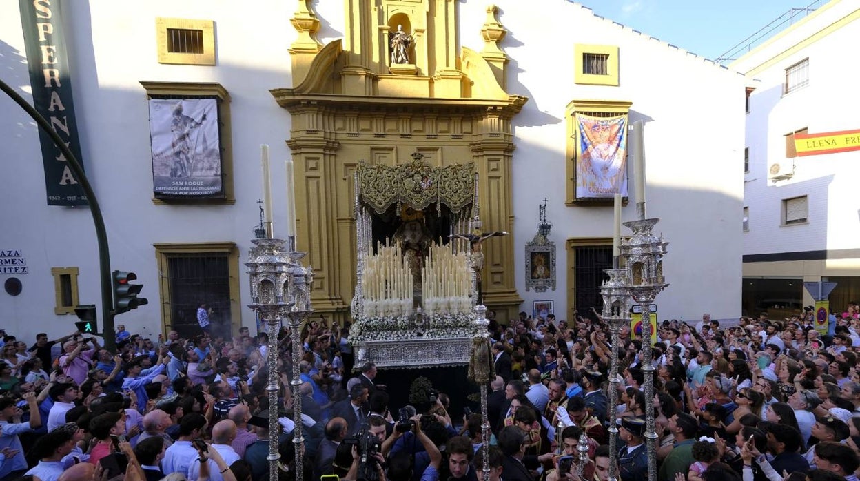 San Roque ya reparte su Gracia y Esperanza por Sevilla