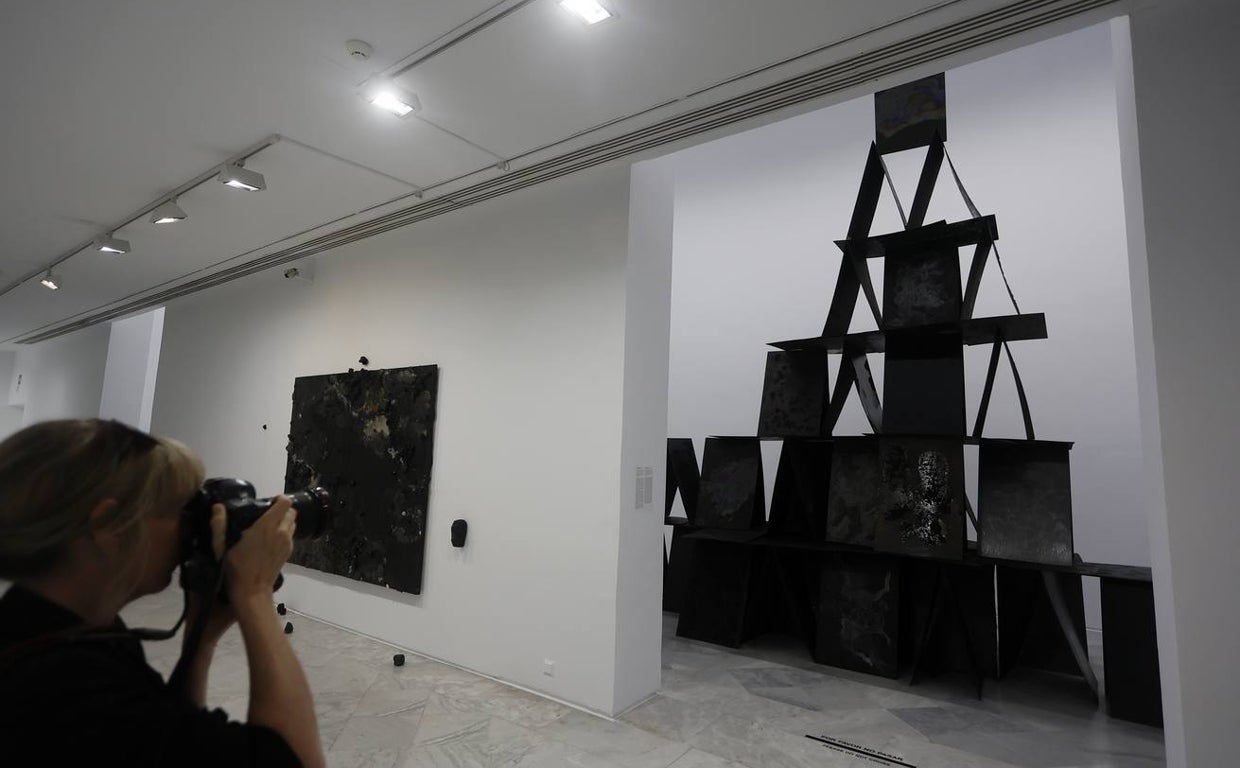 La guerra, la globalización y el cambio climático, bajo la aguda mirada de Cristina Lucas