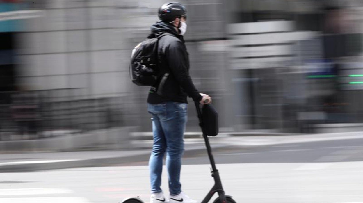 El multazo que te pueden poner si haces esto cuando conduces tu patinete