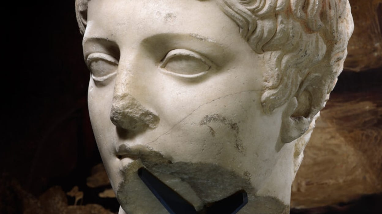 Un anticuario catalán vende el busto de Lucio César hallado en Osuna