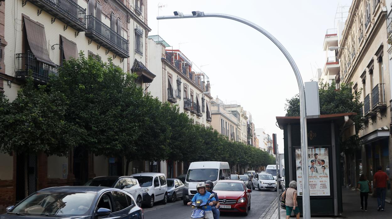 El Centro de Sevilla se blinda al tráfico con la instalación de las cámaras del Plan Respira