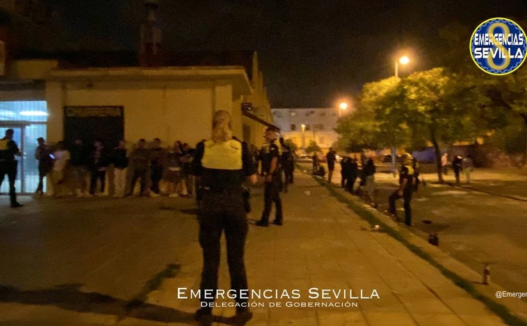 Macrobotellón en Los Pajaritos: la Policía Local interpone cien denuncias en una noche