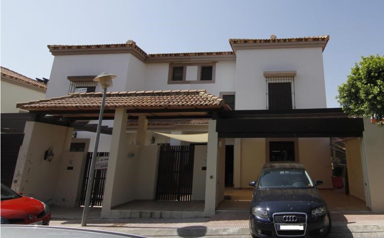 Chalé de Castaño en una urbanización de Las Pajanosas, en Guillena