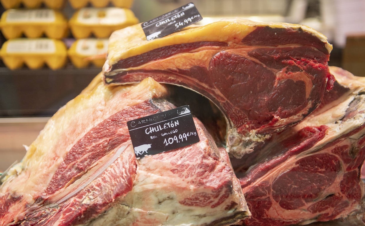 La ternera un 30,0% y el pollo fresco un 29,7% en septiembre respecto a 2021