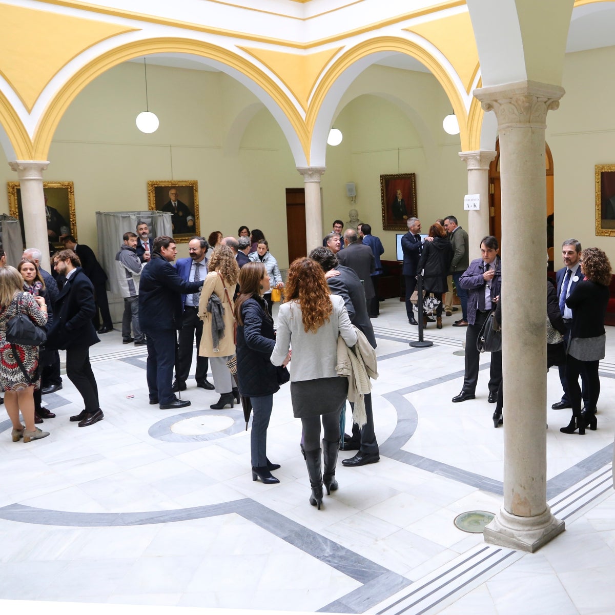 Dos candidaturas completas pugnarán por liderar el Colegio de Abogados de Sevilla