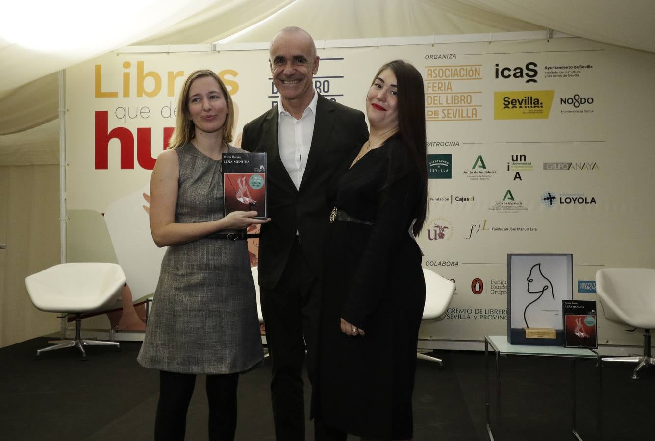 Marta Barrio recibió el I Premio Almudena Grande