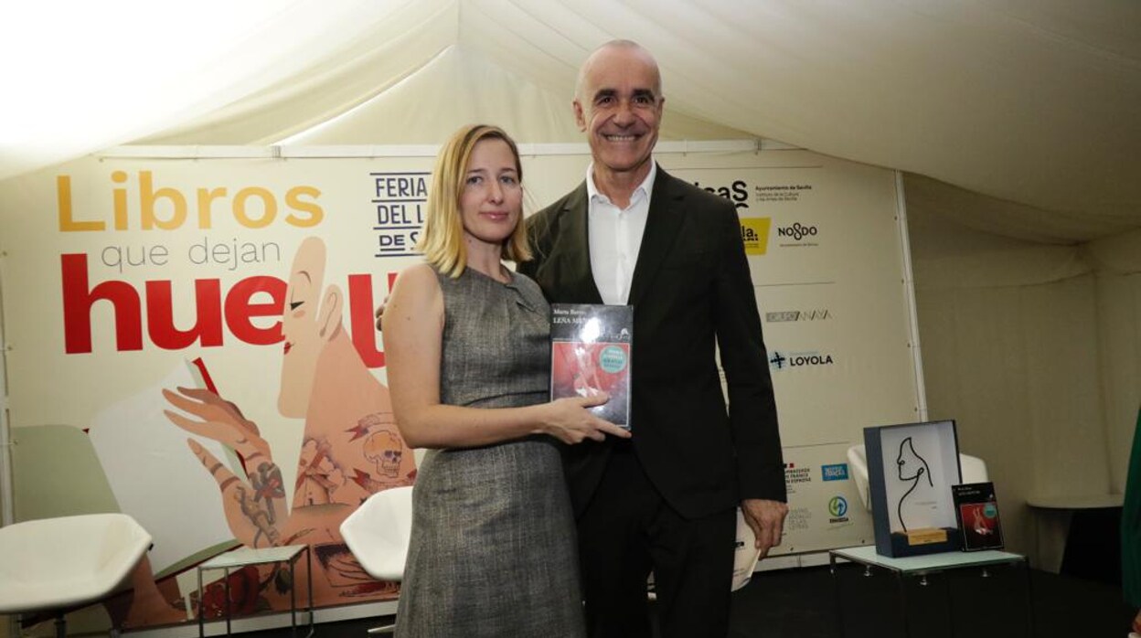 La Feria del Libro de Sevilla comienza con la entrega del Premio Almudena Grandes a Marta Barrio
