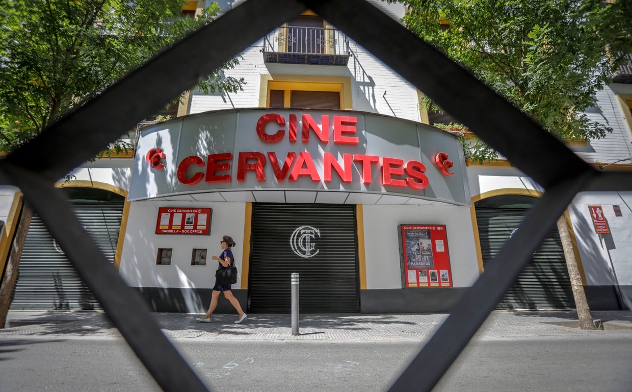 Fachada del Cine Cervantes