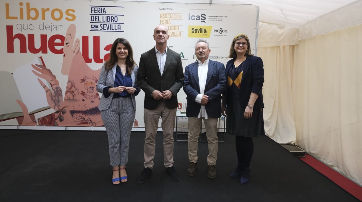 El editor Abelardo Linares, la catedrática Lola Pons y la Asociación Entre Amigos, premios Feria del Libro 2022