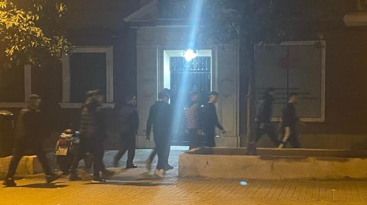 Detenidos 18 menores por robar y pegar a pandillas en Los Remedios en la noche de Halloween