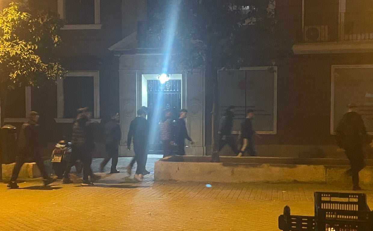 Los vecinos grabaron a los supuestos agresores en su huida