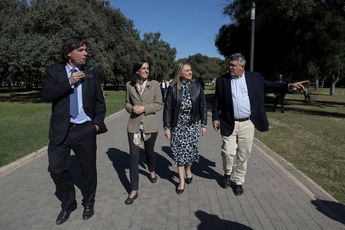 La consejera y la delegada visitaron el parque para ver sus zonas renovadas