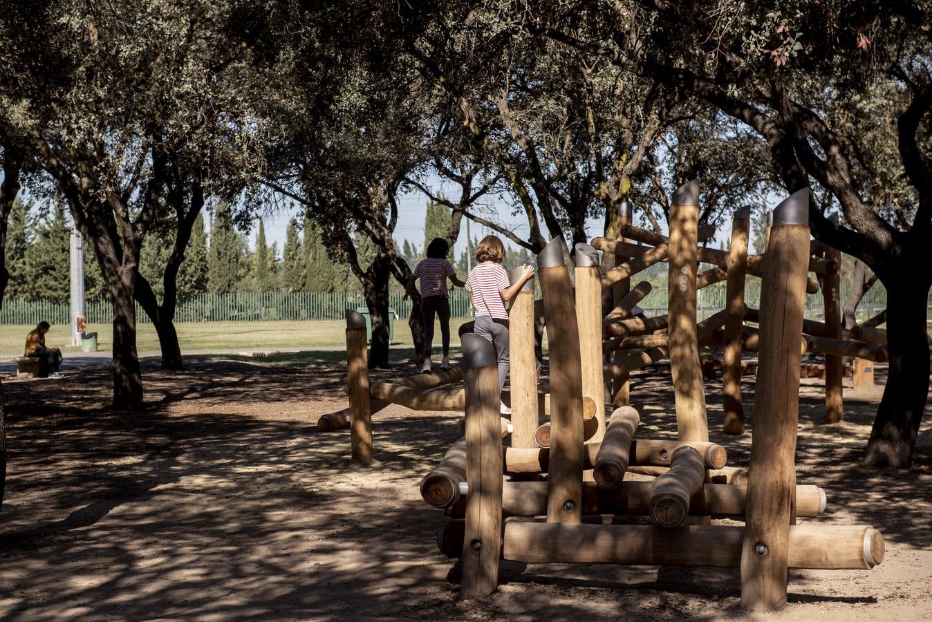 La consejera y la delegada visitaron el parque para ver sus zonas renovadas