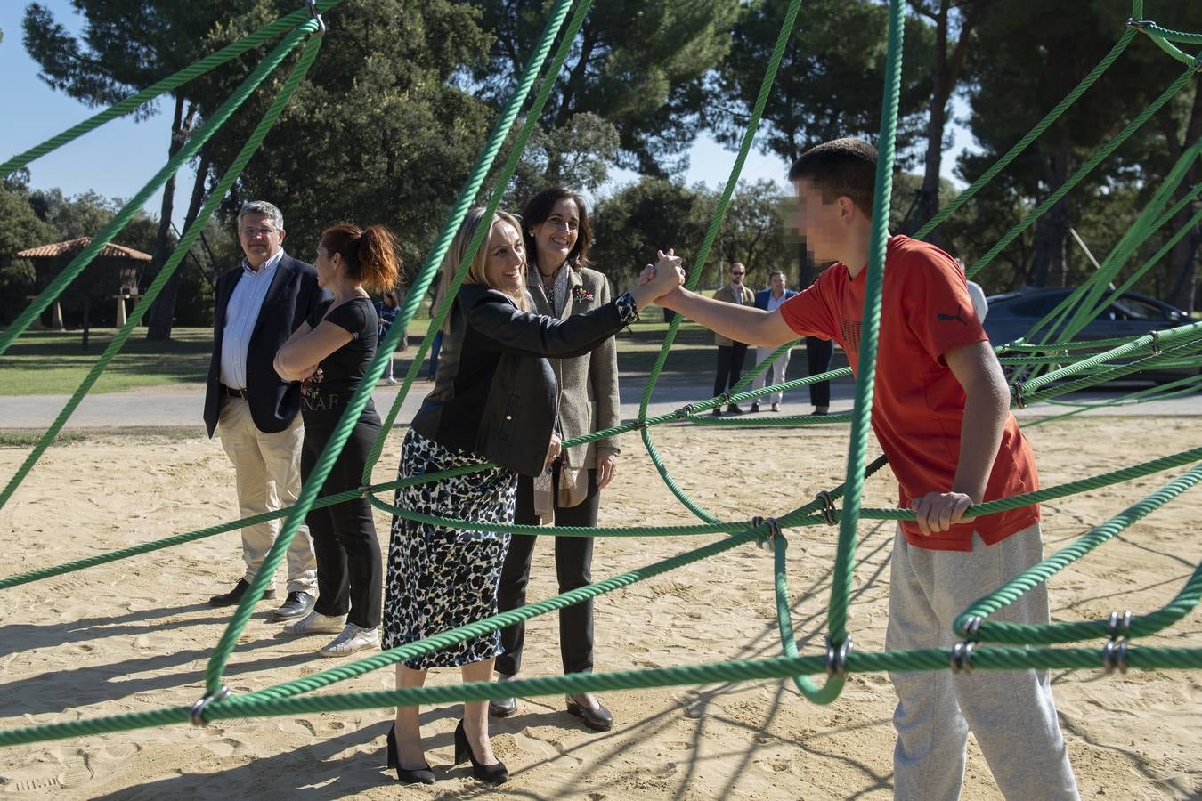 La consejera y la delegada visitaron el parque para ver sus zonas renovadas