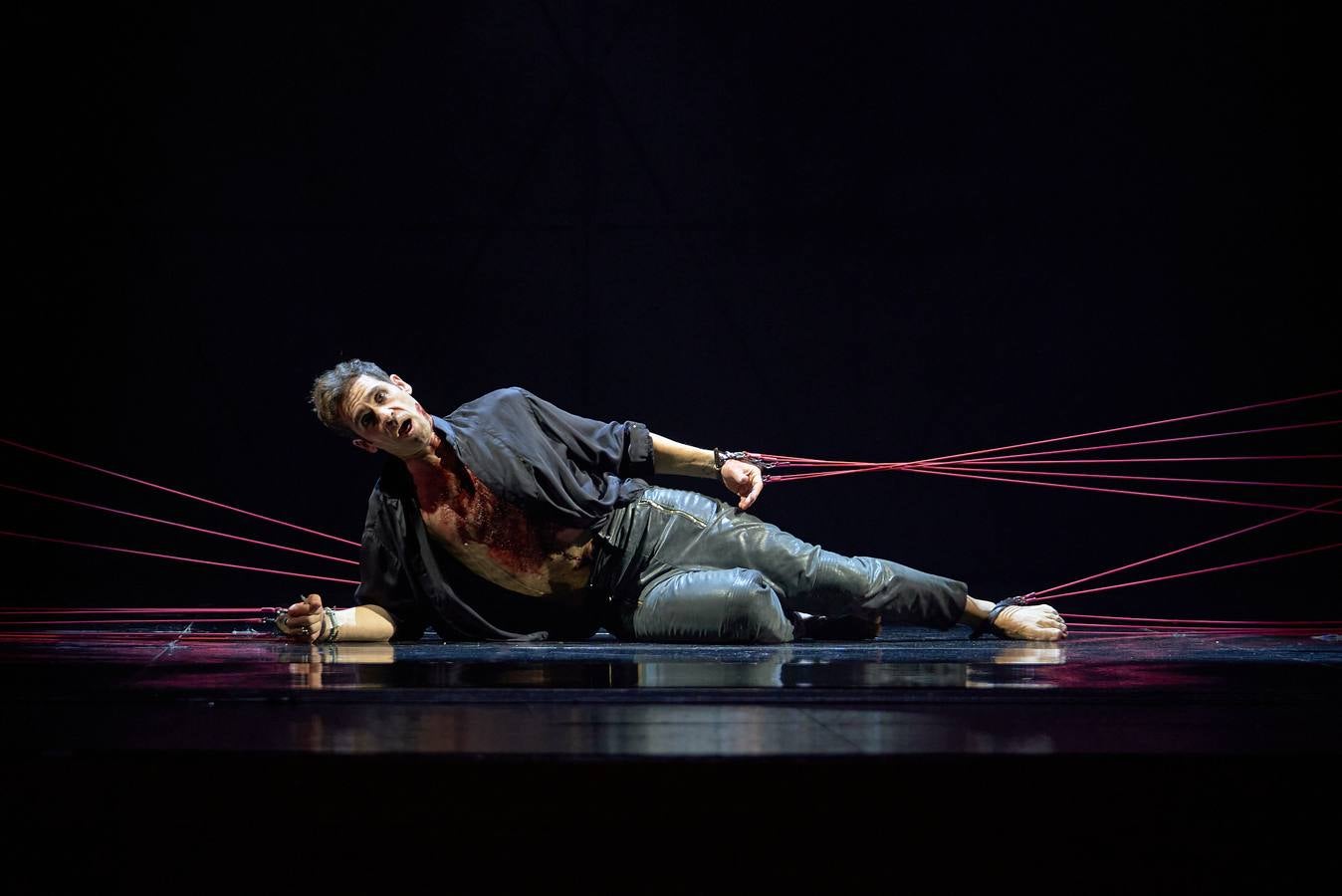 Esta ópera cuenta con la dirección musical de Yves Abel y la dirección de escena de Alessandro Talevi