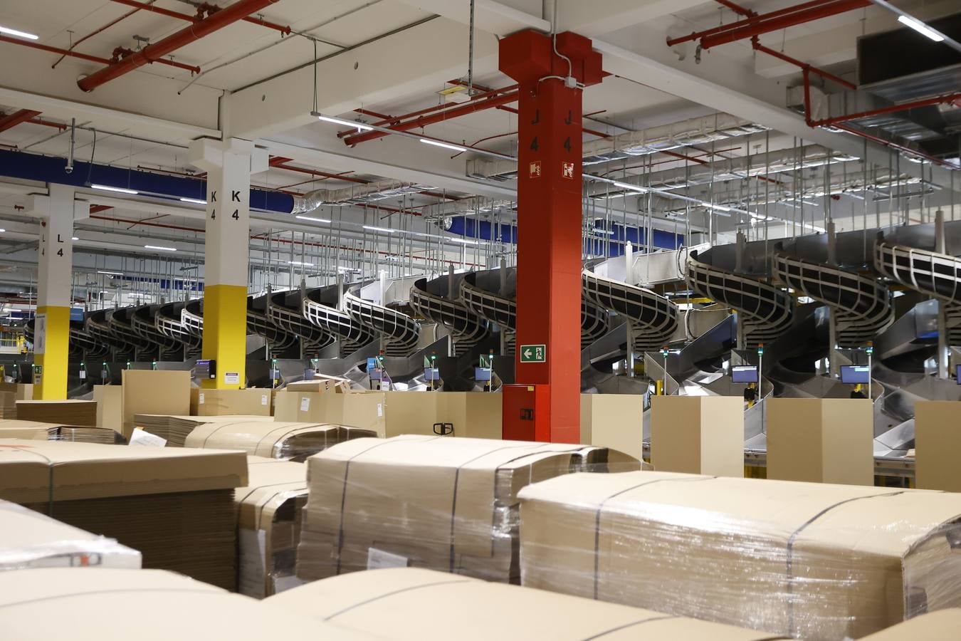 Reportaje gráfico del centro logísitico de Amazon en Sevilla