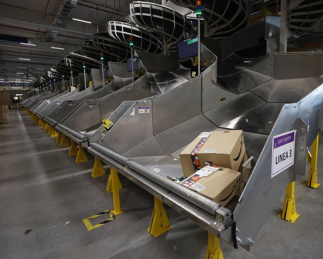 Reportaje gráfico del centro logísitico de Amazon en Sevilla