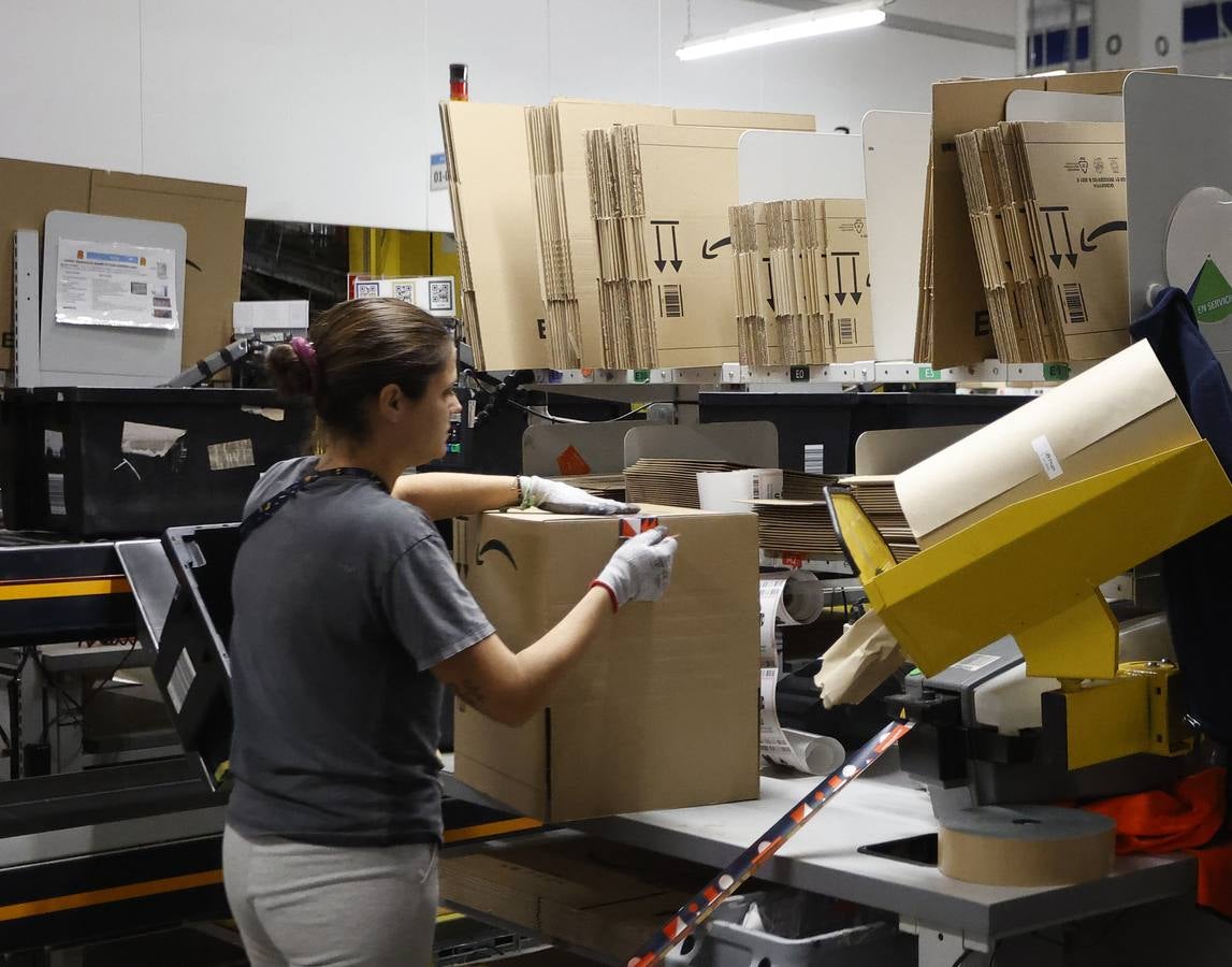 Reportaje gráfico del centro logísitico de Amazon en Sevilla