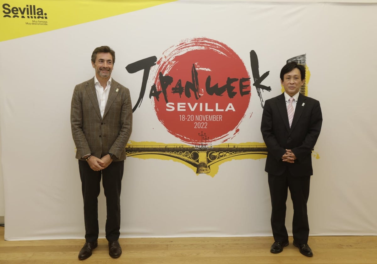El managing director de International Friendship Foundation (IFF), Hiroyuki Ishizaki, el director gerente de Sevilla City Office, Antonio Jiménez