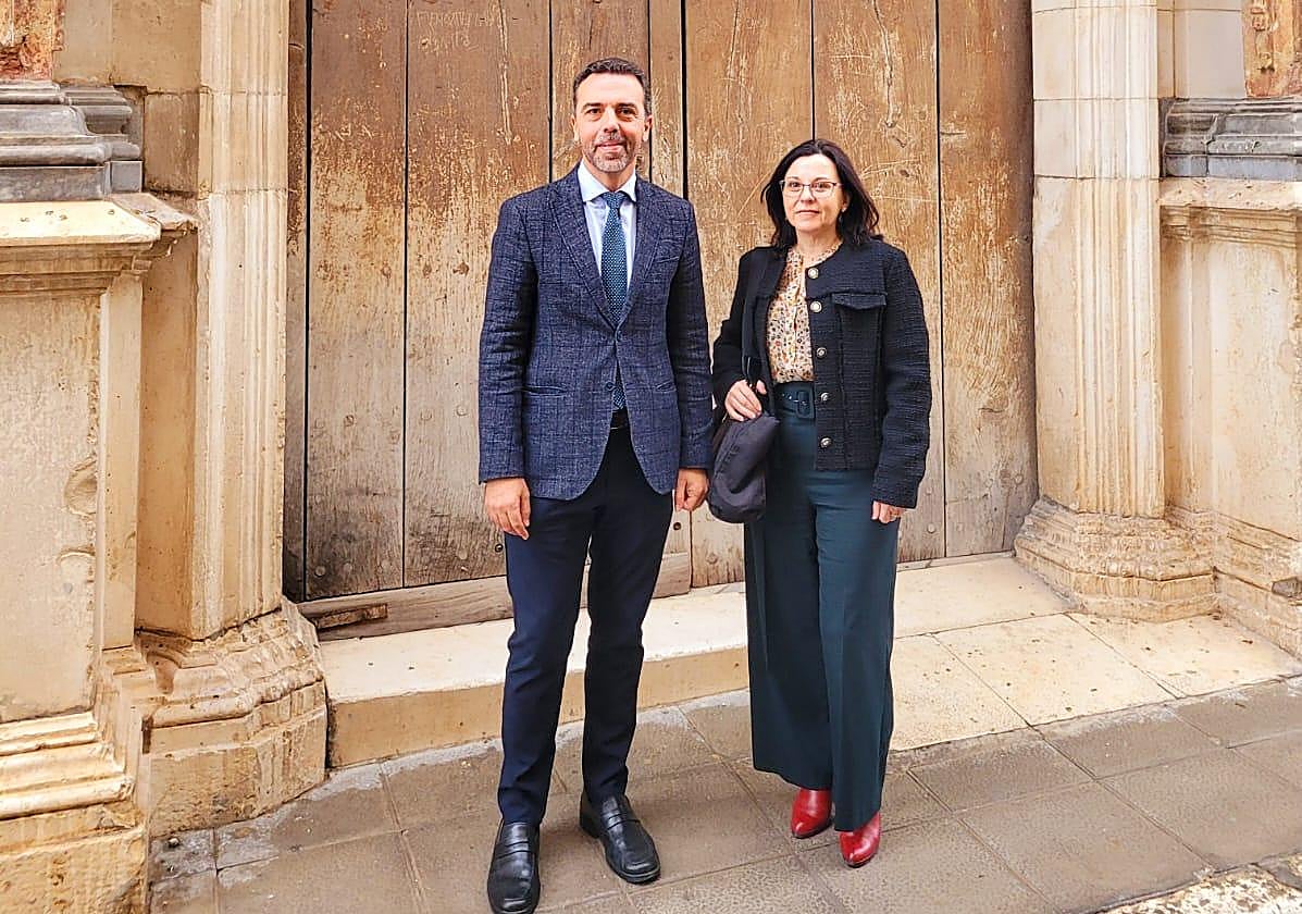 El delegado territorial de Justicia de la Junta de Andalucía, Javier Millán, durante su visita a Osuna