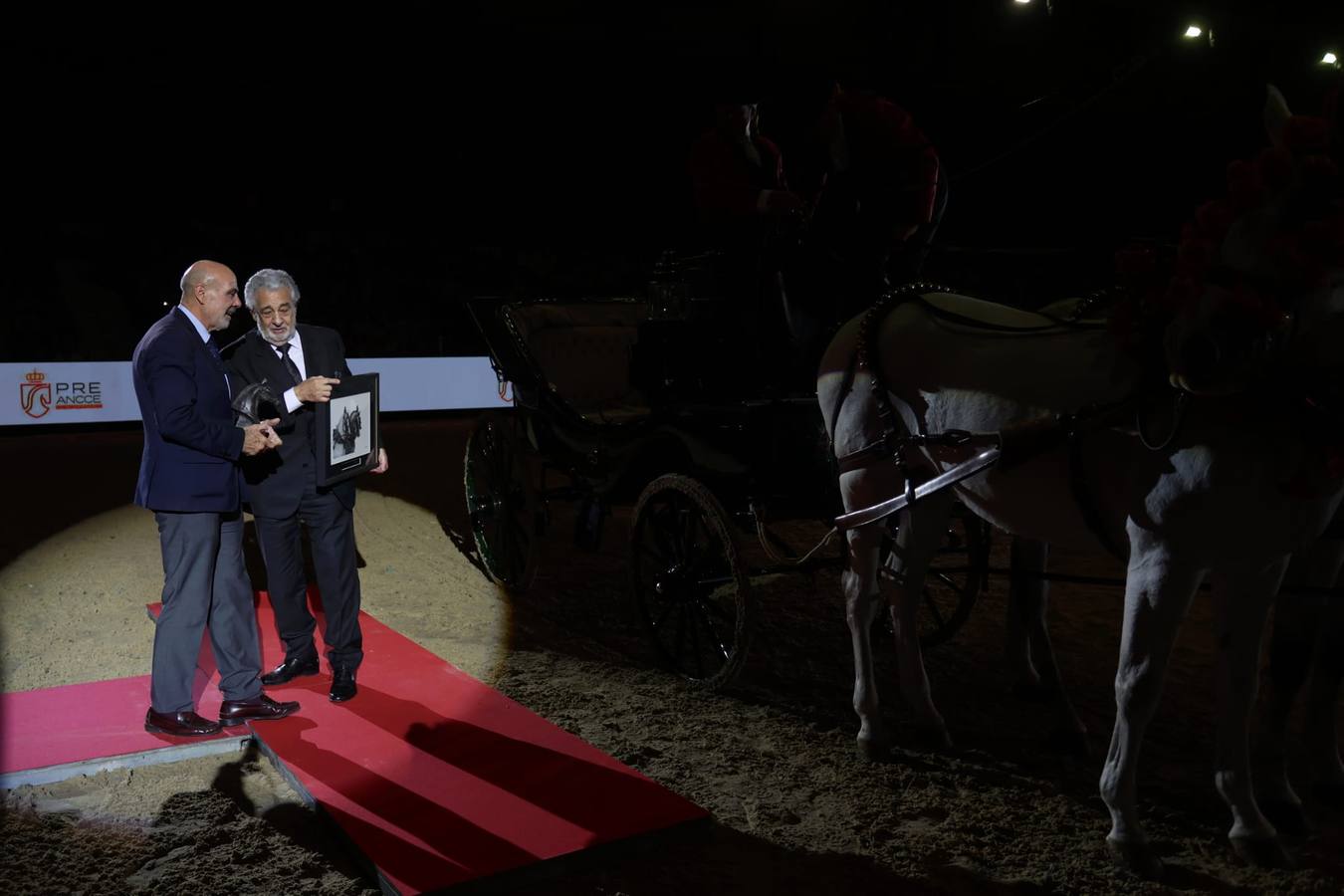 El tenor recoge su premio en el Sicab