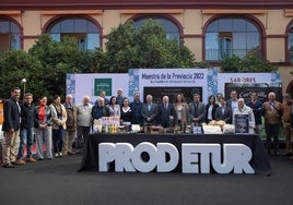 El patio de la Diputación de Sevilla celebra las ferias del pan, aceite y la aceituna y de productos ecológicos