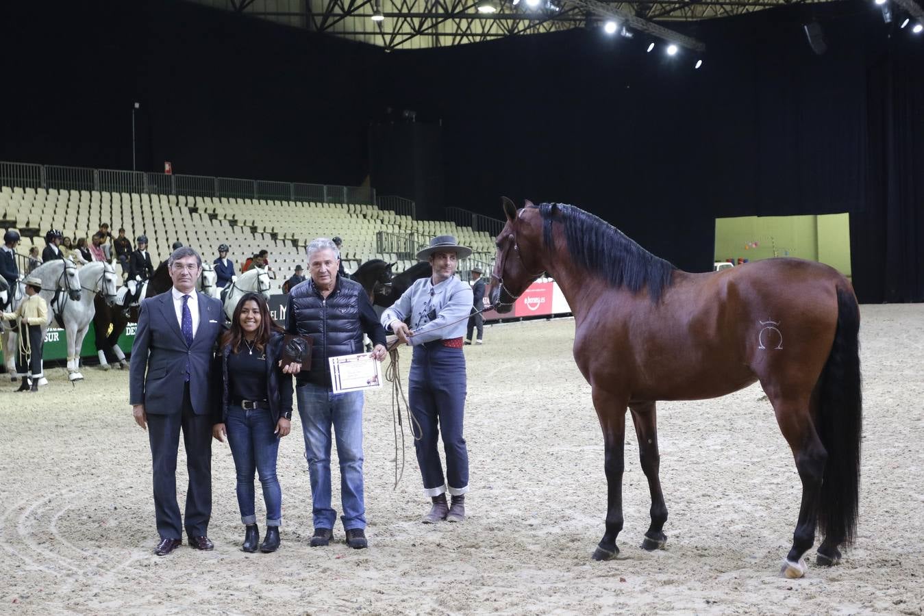 Caballistas y caballos recibieron este domingo sus premios como colofón a una gran edición de Sicab