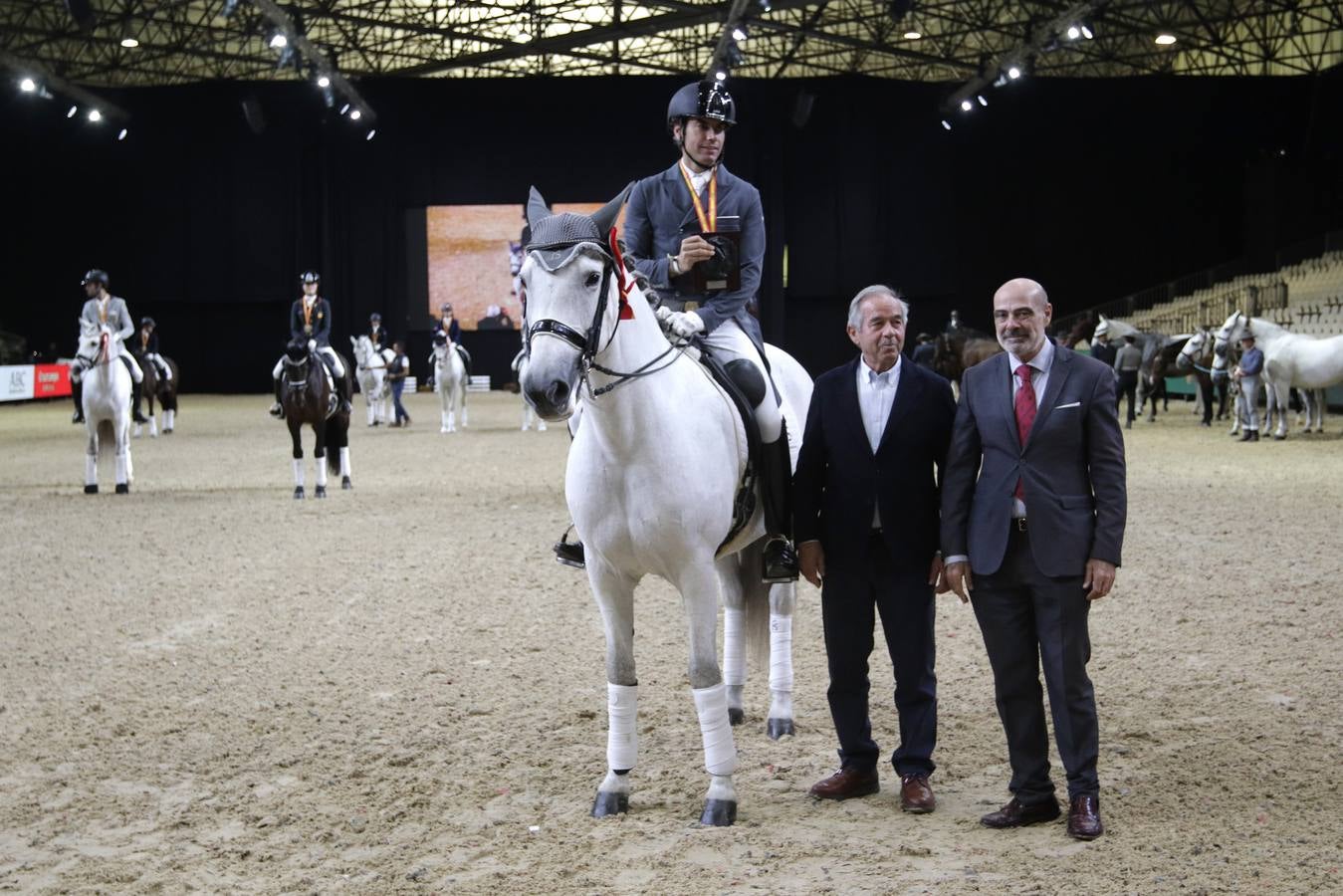 Caballistas y caballos recibieron este domingo sus premios como colofón a una gran edición de Sicab