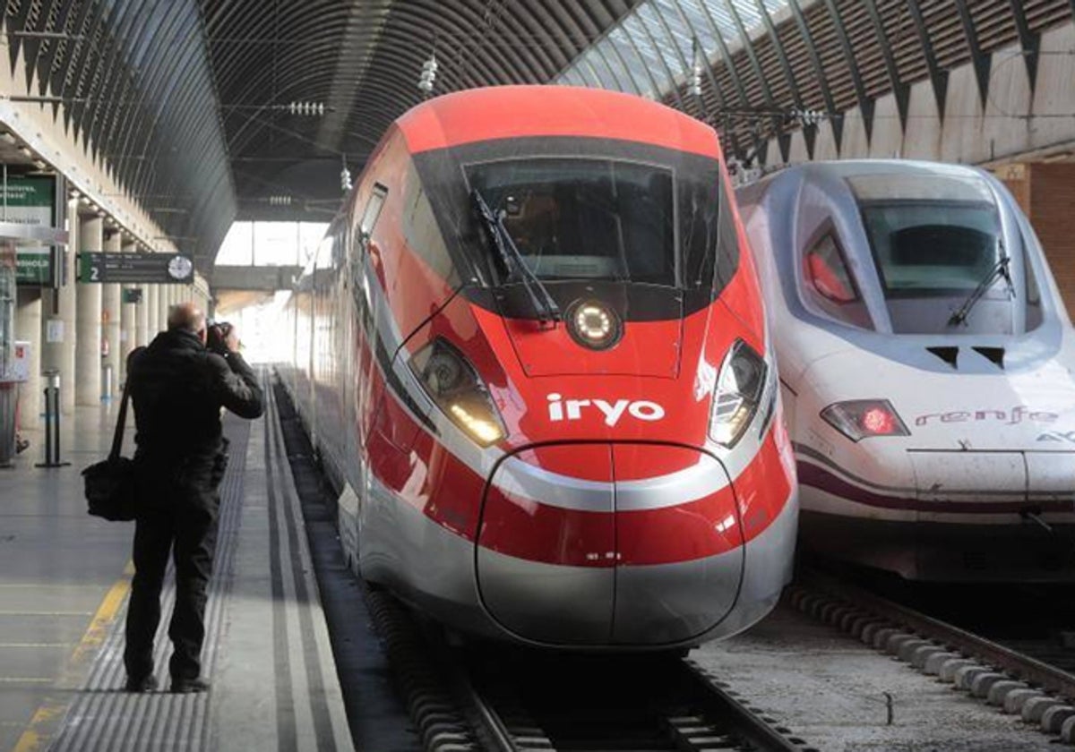 Una imagen de los trenes Iryo en Santa Justa