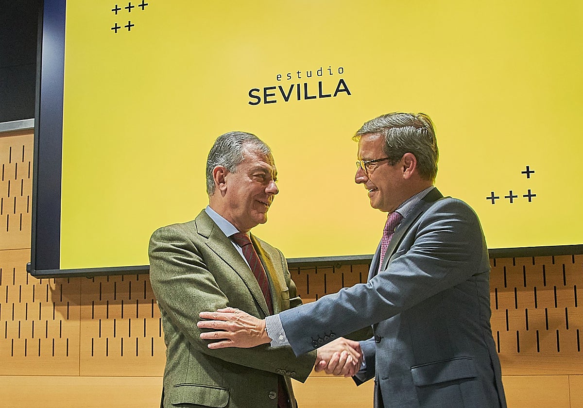 José Luis Sanz con el consejero de Política, Industrial y Energía, Jorge Paradela