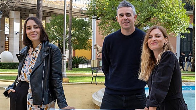 La actriz Cristina Domínguez junto a Guillermo Rojas y Laura Hojman