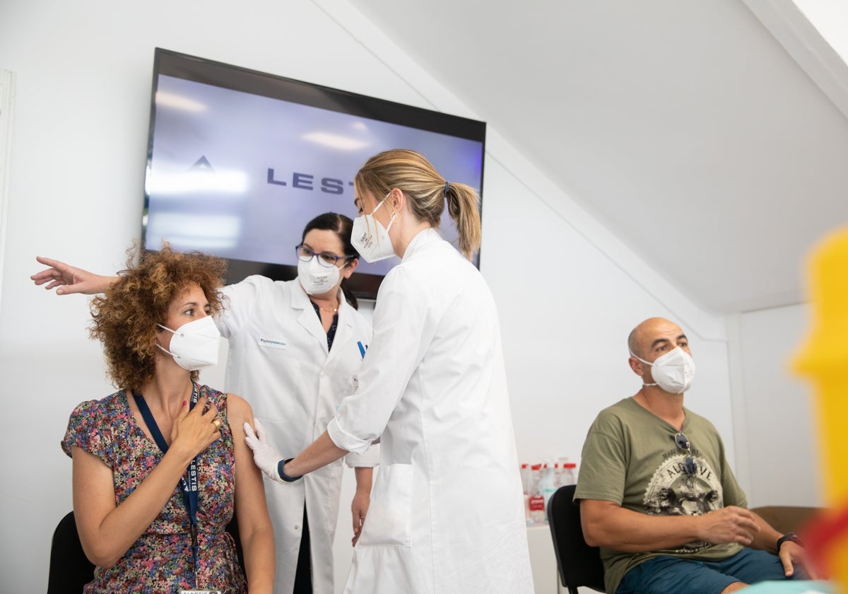 Campaña de vacunación en un centro de salud de Sevilla